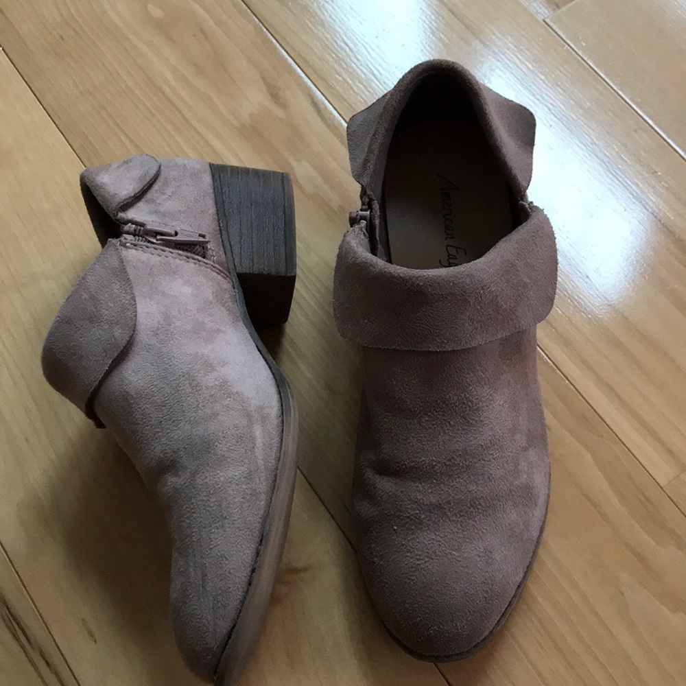 American Eagle low convertible bootie.  GUC